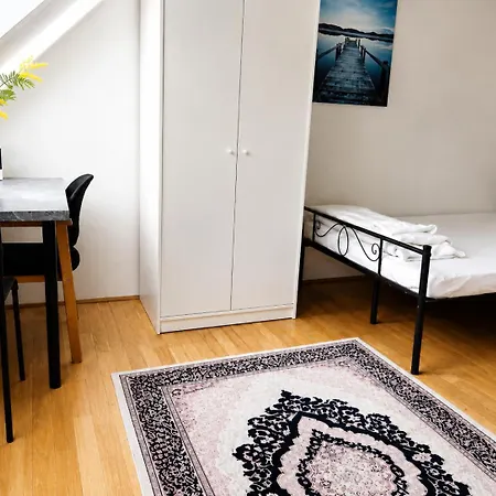 Bright Attic Room In Shared Apartment In Vienna 1020
