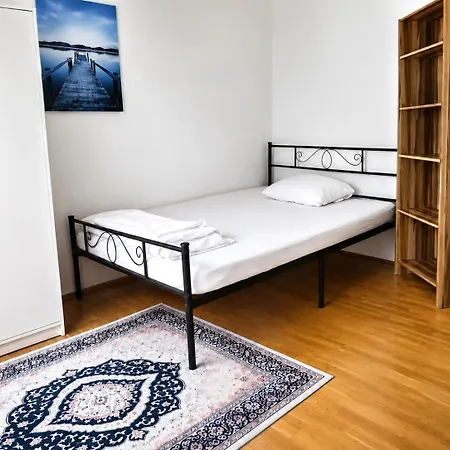 Bright Attic Room In Shared Apartment In Vienna 1020