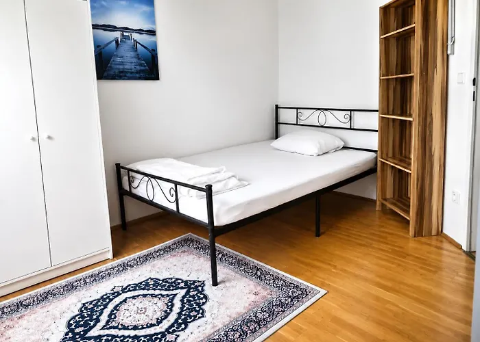 Bright Attic In Shared In 1020 *
